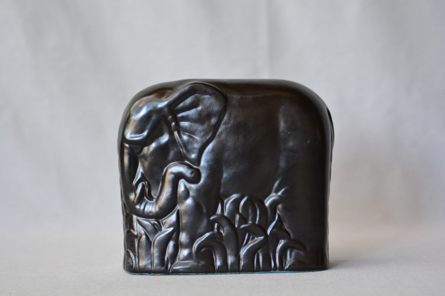Ponti, Società Ceramica Richard-Ginori, Coppie di Elefanti reggilibro (2 esemplari)